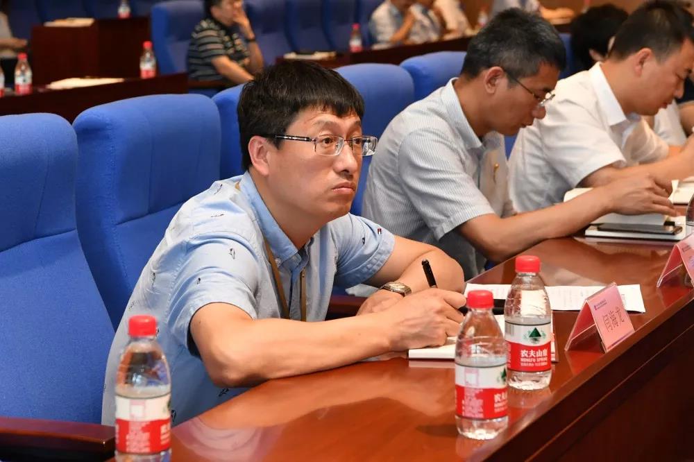 伟德体育 - 综合体育赛事平台|奥体中心相助同伴