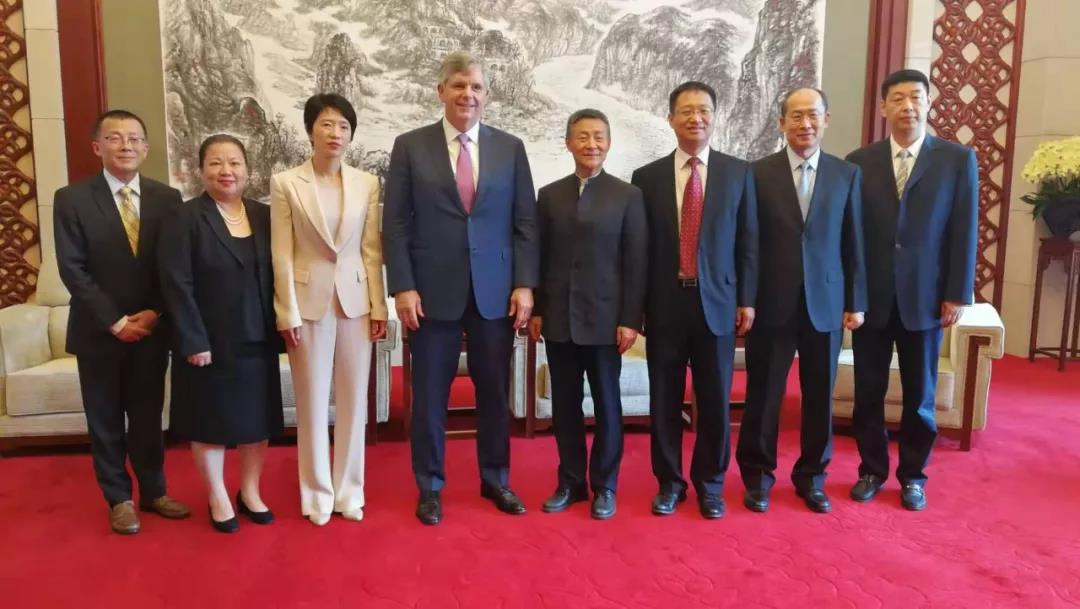 伟德体育 - 综合体育赛事平台|奥体中心相助同伴