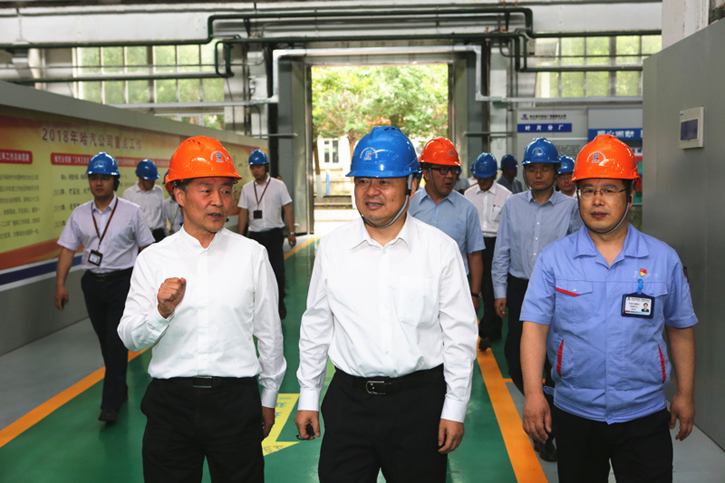 郝鹏旅行考察伟德体育集团所属企业汽轮机公司